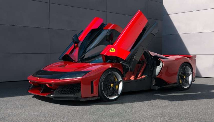 Ferrari'nin yeni Sper Otomobili F80 sahneye kt!