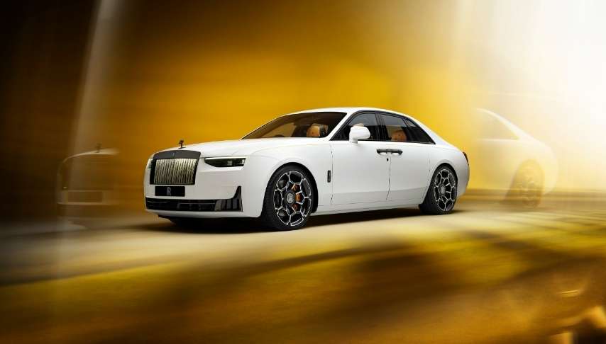 Rolls-Royce, Black Badge Ghost'un yeni ve gl versiyonunu tantt