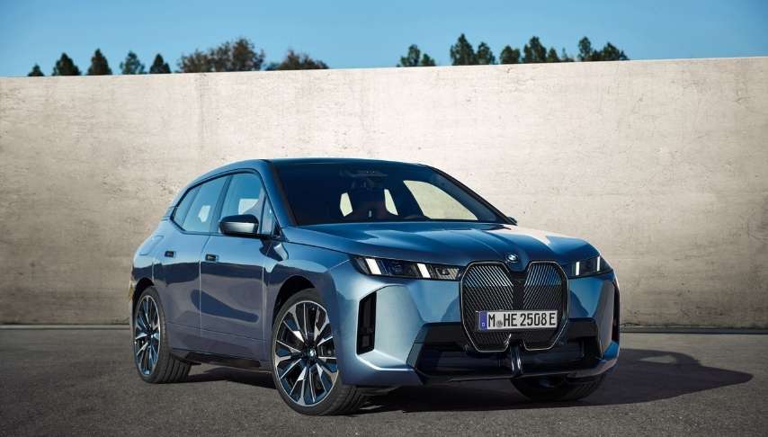Yeni BMW iX  yenilenen tasarmyla yollarda